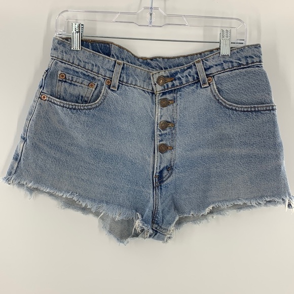 VINTAGE LEVIS BLACK TAG RAW HEM BUTTON FLY HIGH RISE SHORTS SIZE 11 JR - Picture 1 of 5